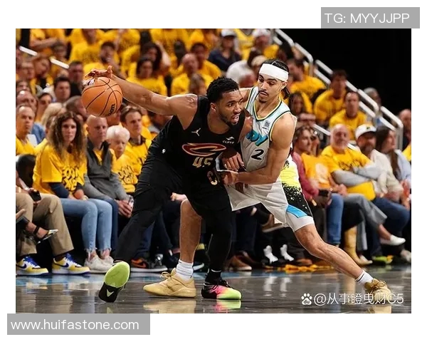 球星跌倒瞬间引发全场关注 赛场上摔倒背后的原因与影响分析 球星跌倒瞬间引发全场关注 赛场上摔倒背后的原因与影响分析