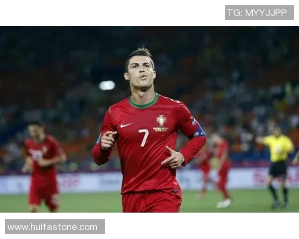 高清足球明星与女星壁纸合集展示动感与魅力尽显之美